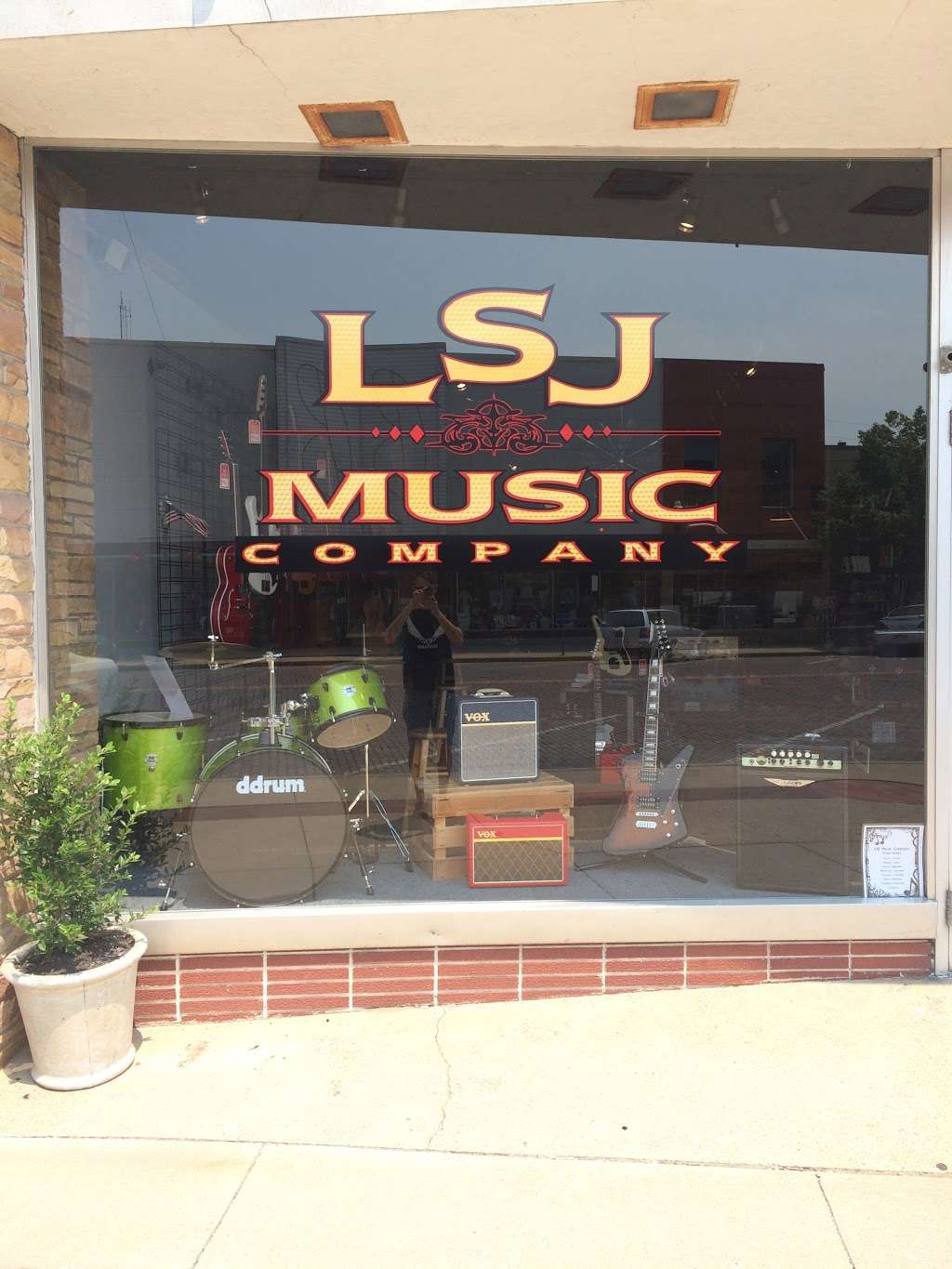 LSJ Music Company | 127 Park Pl, Delavan, WI 53115, USA | Phone: (262) 725-6623