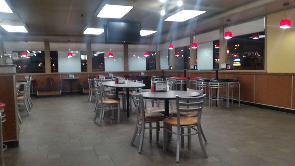 Carls Jr. | 555 W Mission Ave, Escondido, CA 92025, USA | Phone: (760) 489-8757
