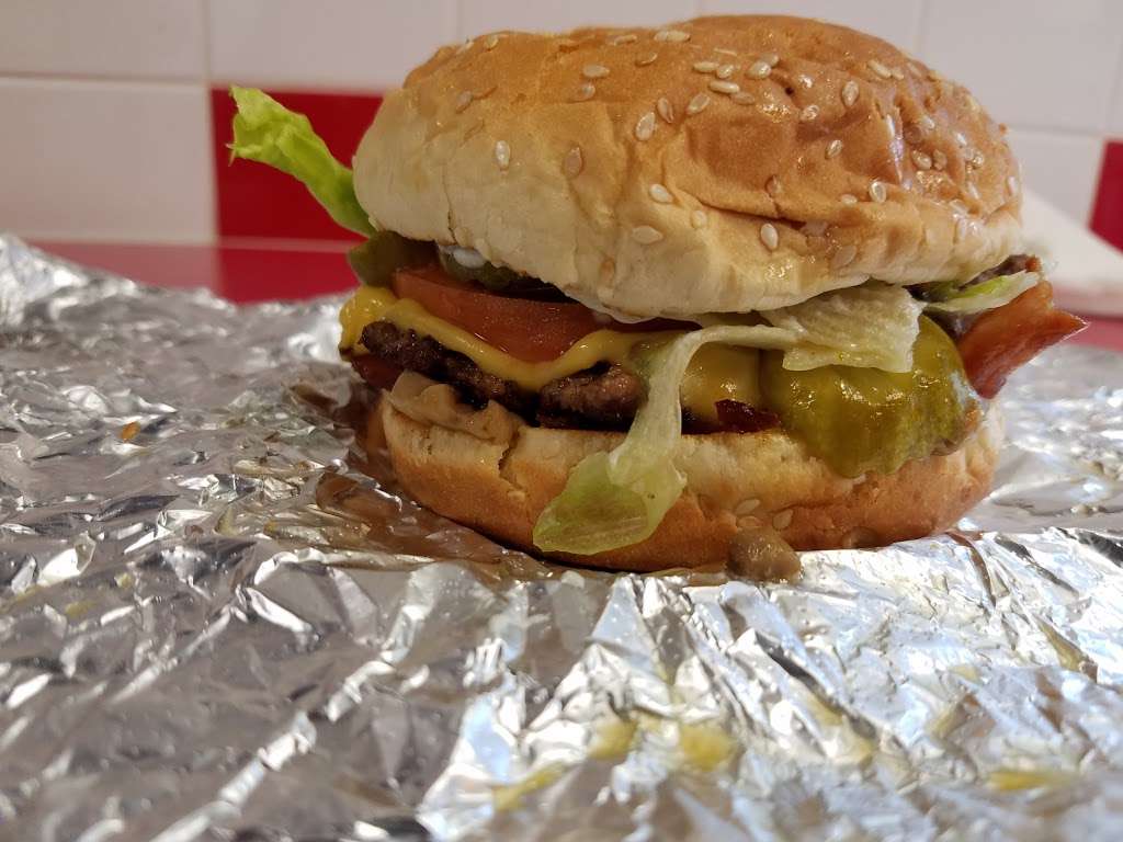 Five Guys | 747 Broad St, Shrewsbury, NJ 07702 | Phone: (732) 530-1203