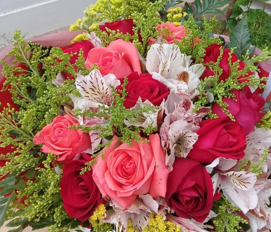 Artistic Flowers & Gifts | 459 Oakside Dr SW, Atlanta, GA 30331 | Phone: (678) 788-6548