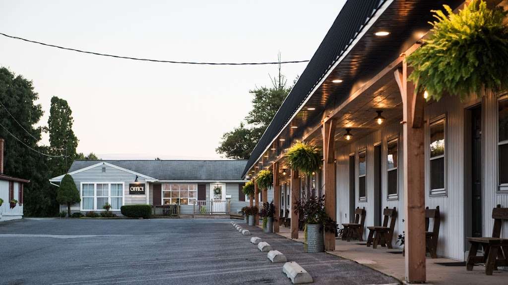 The Carriage House at Strasburg | 144 E Main St, Strasburg, PA 17579, USA | Phone: (717) 687-7651