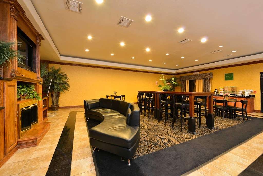 Comfort Suites | 5100 7th St, Bay City, TX 77414, USA | Phone: (979) 245-9300