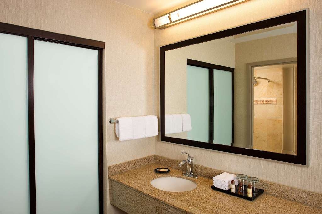 Sheraton Suites Orlando Airport | 7550 Augusta National Dr, Orlando, FL 32822, USA | Phone: (407) 240-5555