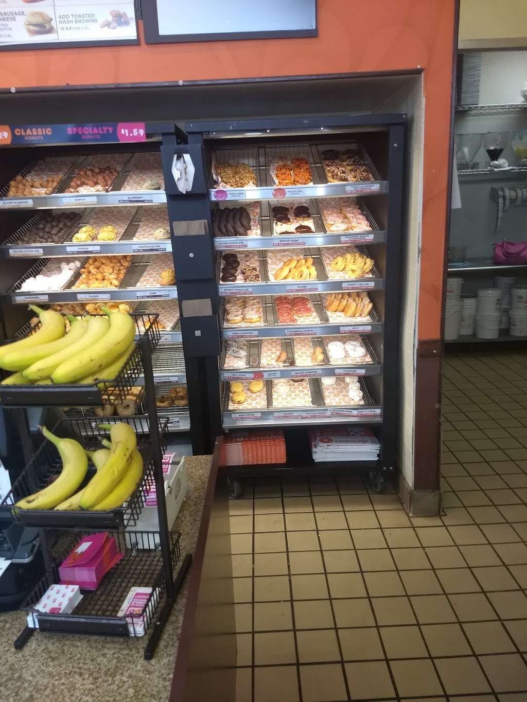 Dunkin Donuts | 155 W Sunrise Hwy #5, Lindenhurst, NY 11757 | Phone: (631) 592-1175