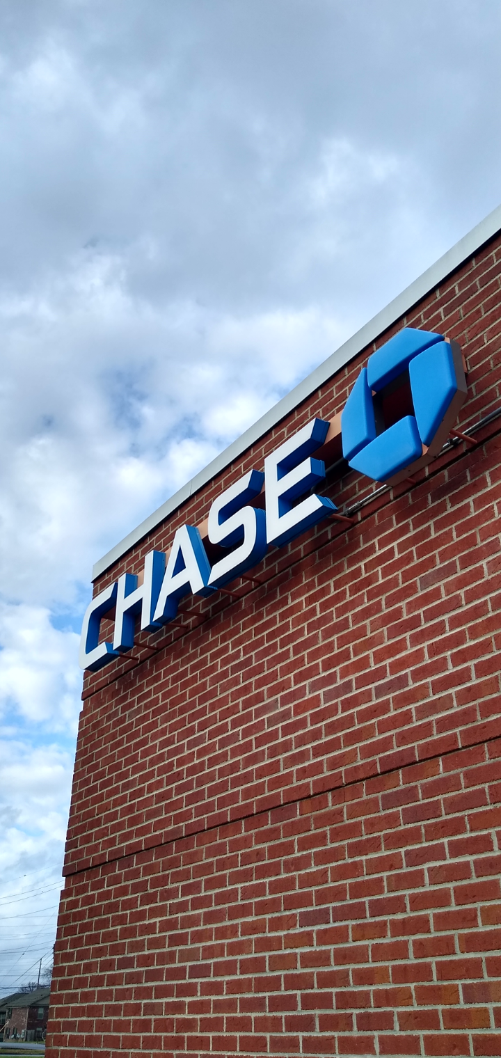 Chase Bank | 3901 7th Street Rd, Louisville, KY 40216, USA | Phone: (502) 449-2425