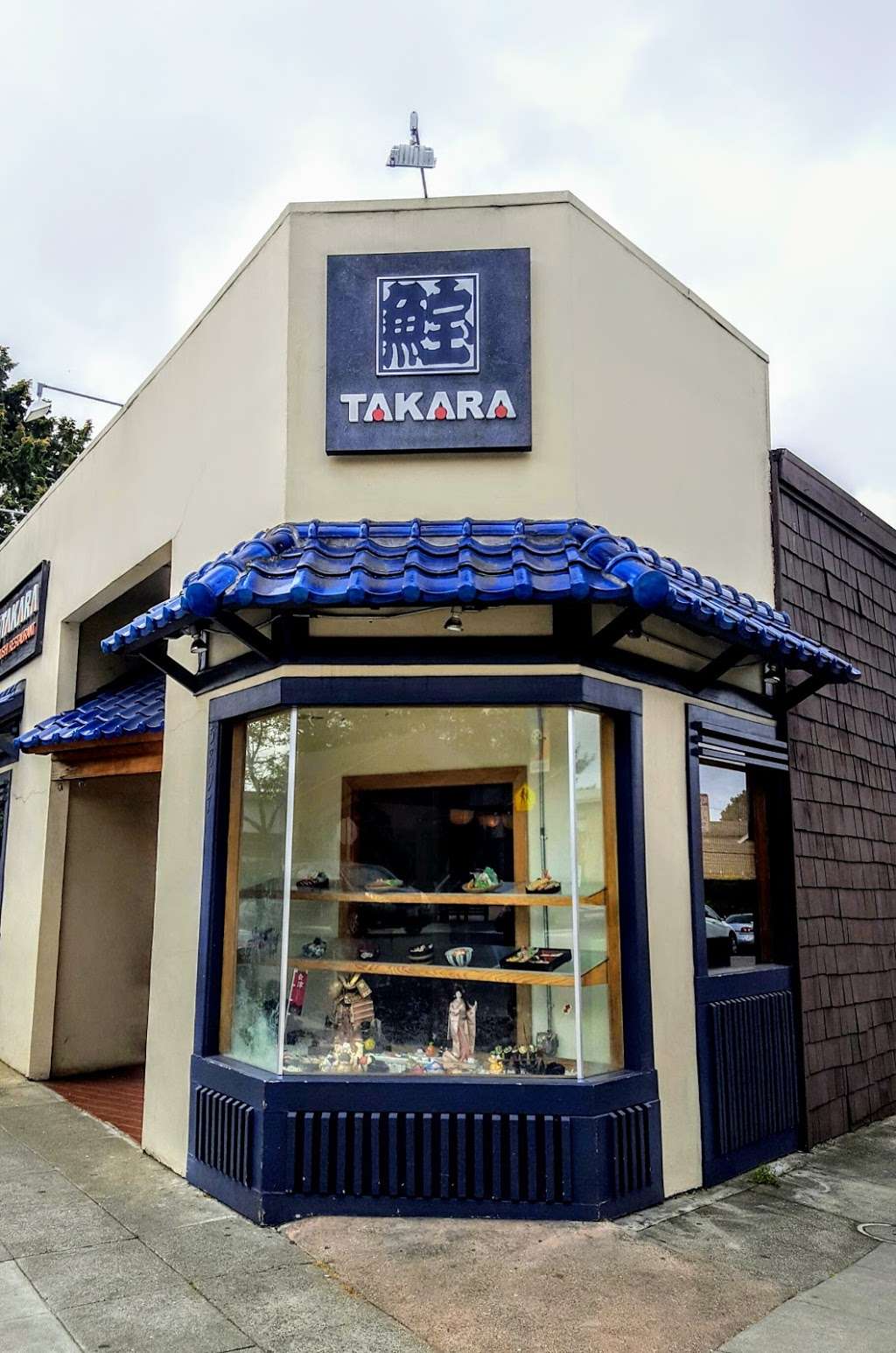 Takara Sushi | 5897 College Ave, Oakland, CA 94618 | Phone: (510) 601-1424