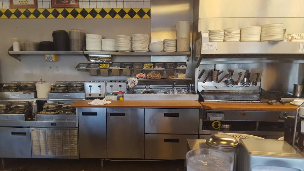 Waffle House | 505 N Bluff Rd, Collinsville, IL 62234, USA | Phone: (618) 344-6343