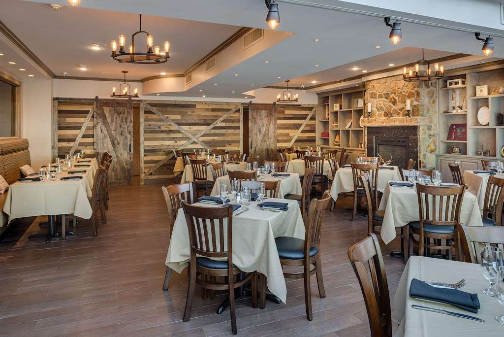 Barn Door Restaurant | 37 Ethan Allen Hwy, Ridgefield, CT 06877, USA | Phone: (203) 493-5038