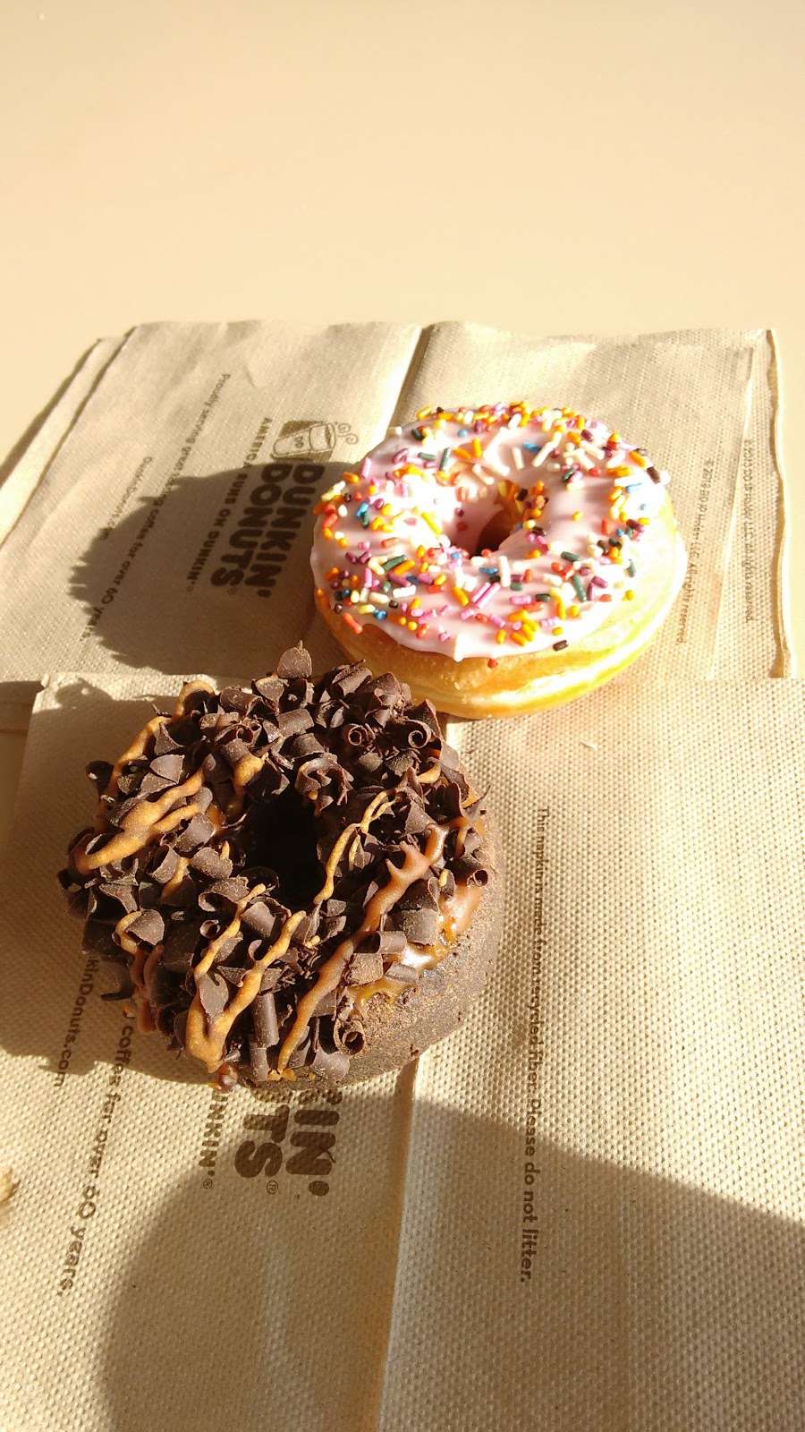 Dunkin | 118 San Mateo Rd, Half Moon Bay, CA 94019, USA | Phone: (650) 560-0106