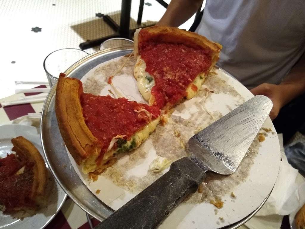 Giordanos | 5311 S Blackstone Ave, Chicago, IL 60615, USA | Phone: (773) 947-0200