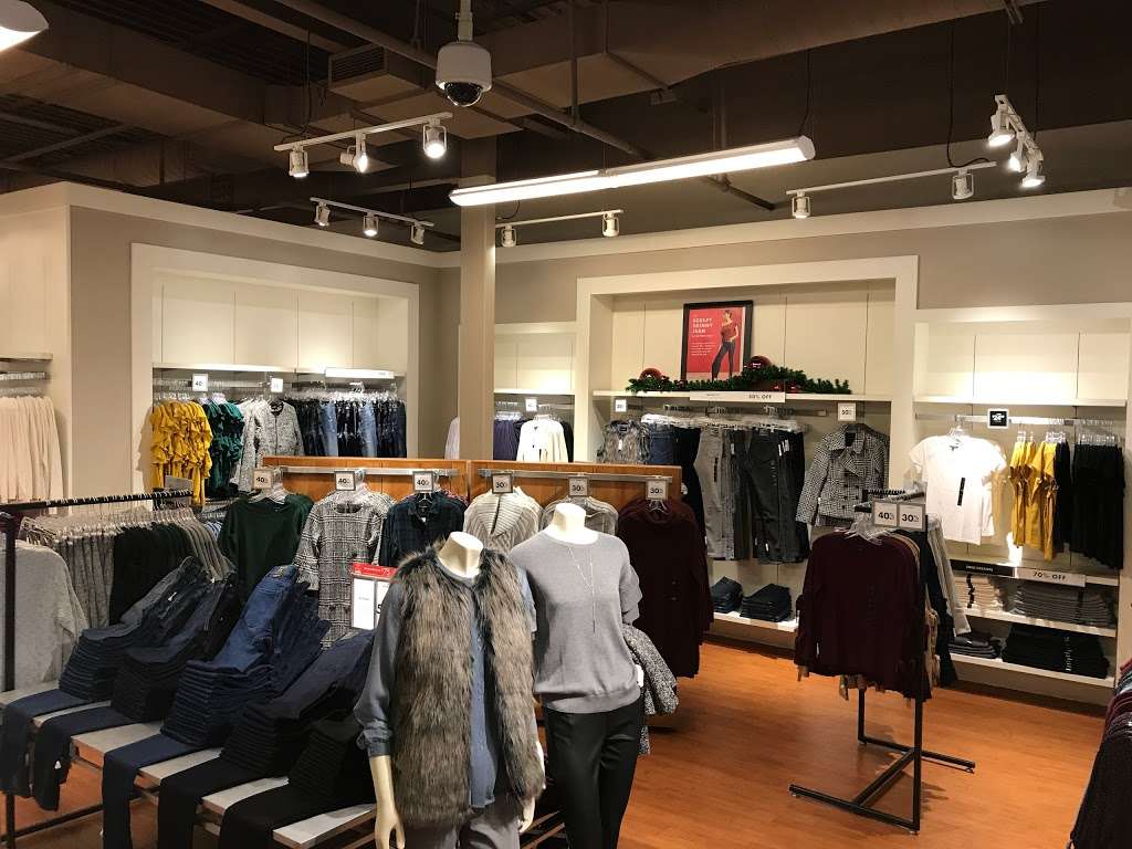 Banana Republic | 11211 120th Ave, Pleasant Prairie, WI 53158 | Phone: (262) 857-2700