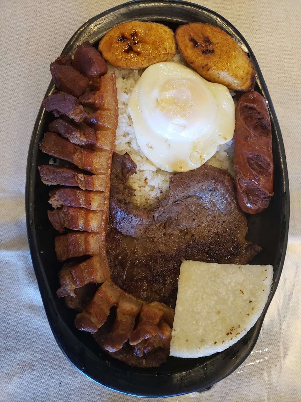 La Bandeja Paisa | 11 Broad St, Elizabeth, NJ 07201, USA | Phone: (908) 576-7771