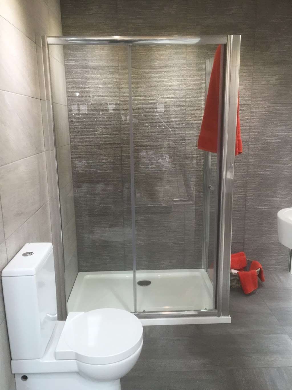N&C Tiles and Bathrooms | 1, Cliffside Trade Park, Motherwell Way, Grays, Lakeside RM20 3XD, UK | Phone: 01708 680180