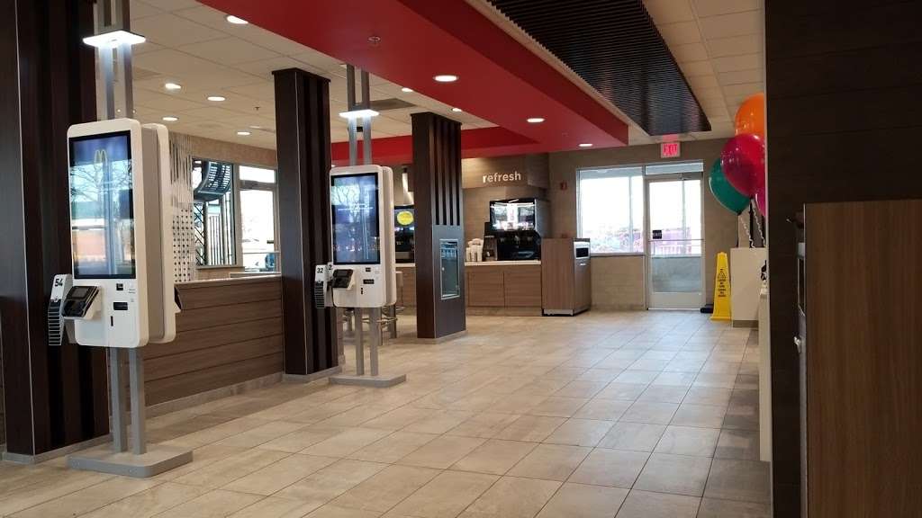 McDonalds | 551 Crystal Point Rd, Crystal Lake, IL 60014, USA | Phone: (815) 455-6630