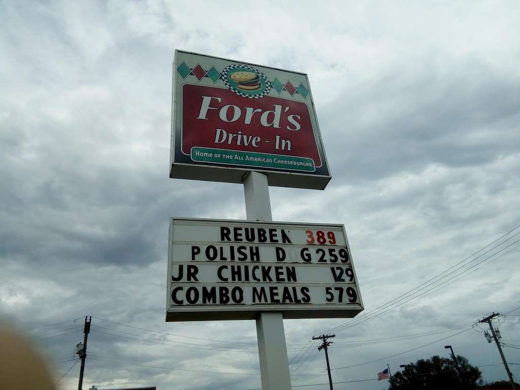 Fords Drive In | 5028 Lake Ave, St Joseph, MO 64504, USA | Phone: (816) 238-1573
