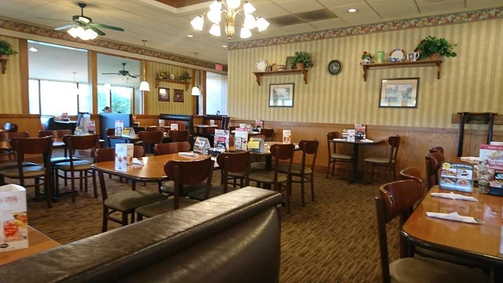 Perkins Restaurant & Bakery | 2400 Milwaukee St, Delafield, WI 53018, USA | Phone: (262) 646-7915