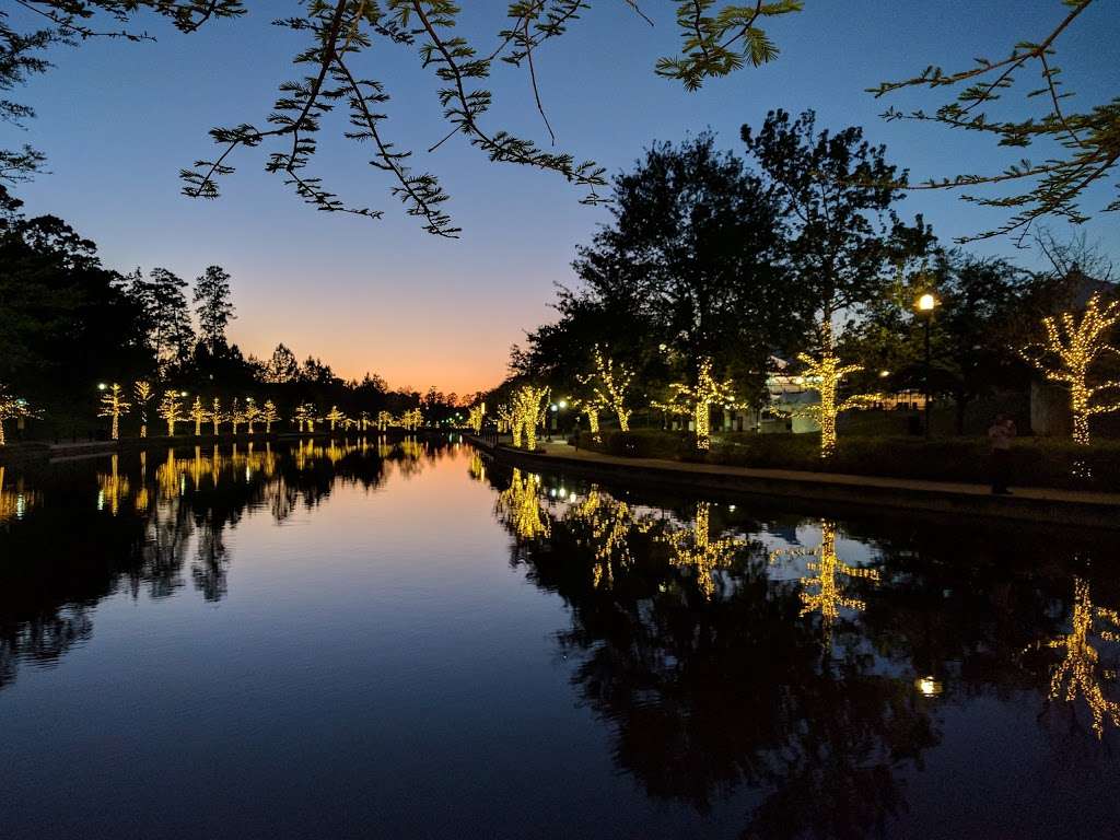 The Koi Pond on The Woodlands Waterway | The Woodlands, TX 77380, USA