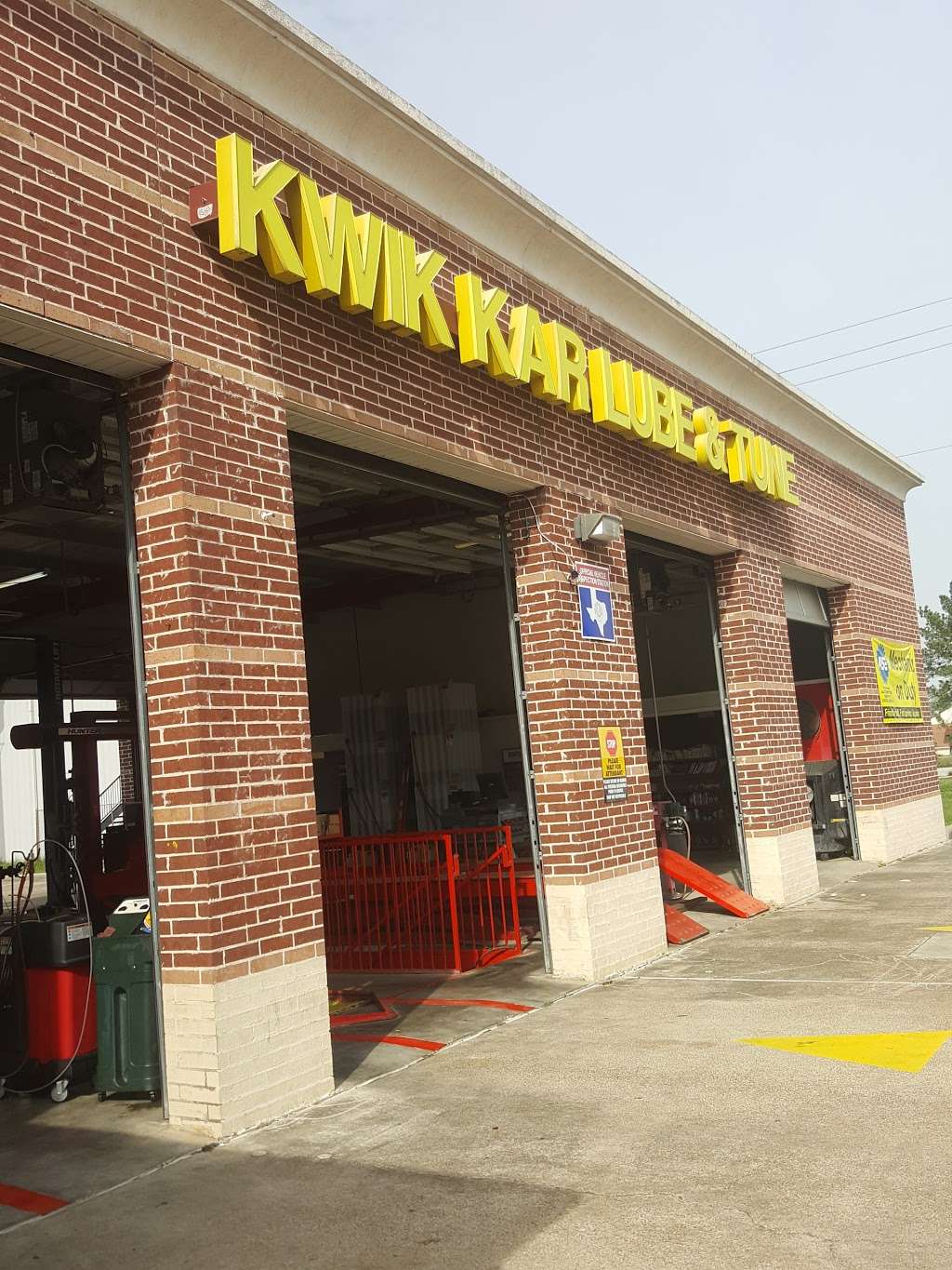 Kwik Kar Lube & Tune | 15139 Wallisville Rd, Houston, TX 77049 | Phone: (281) 454-6476