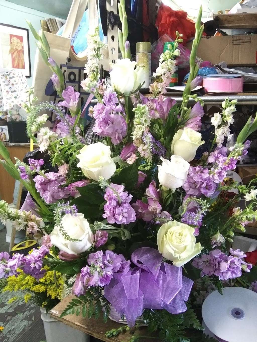 Sunshine Designs Flower Shop | 7792 Telegraph Rd, Commerce, CA 90040, USA | Phone: (323) 697-6058