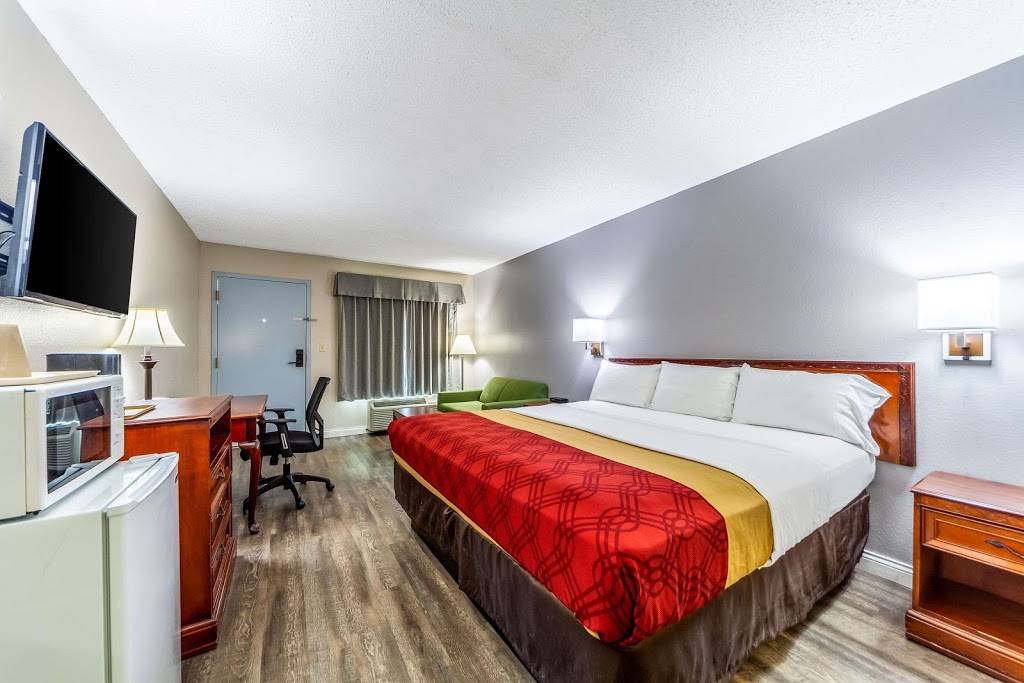 Econo Lodge | 1140 W Cornhusker Hwy, Lincoln, NE 68521 | Phone: (402) 475-4511