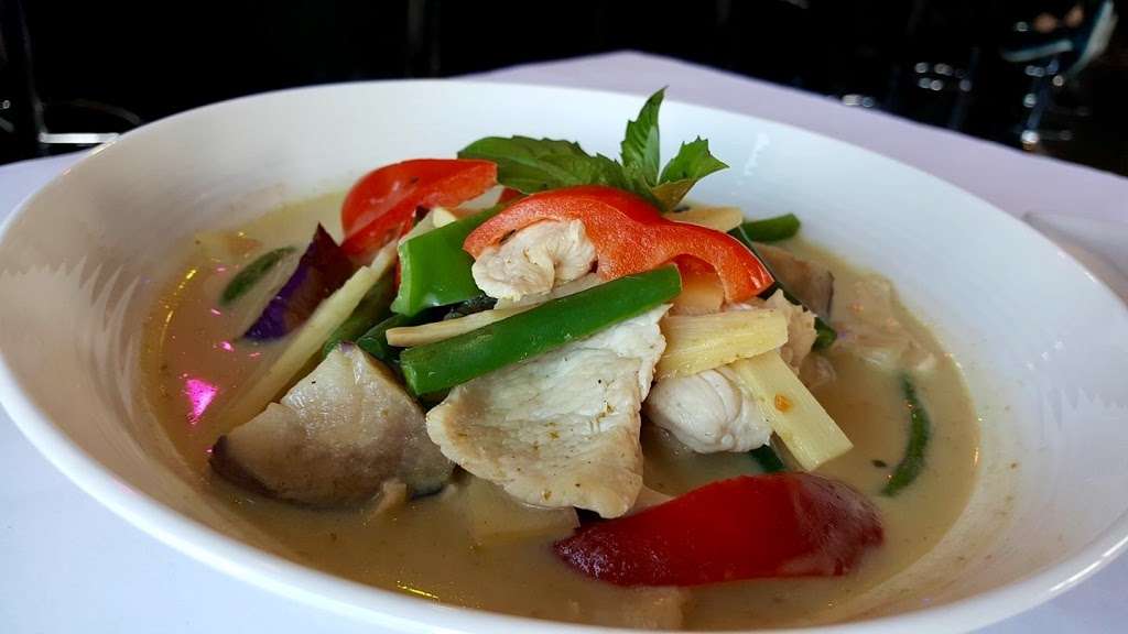 Lucky Thai Kitchen | 1384, 3381 Post Rd, Southport, CT 06890 | Phone: (203) 292-5641