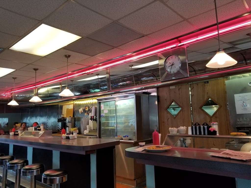 Daves Diner | 3036 N Reading Rd, Adamstown, PA 19501, USA | Phone: (717) 484-2191