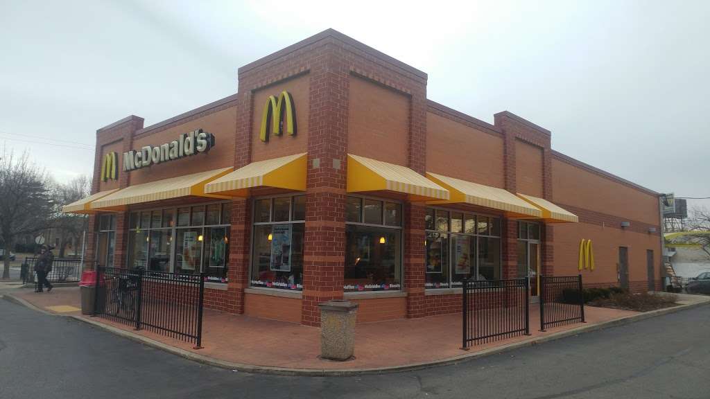 McDonalds | 6900 N Western Ave, Chicago, IL 60645, USA | Phone: (773) 274-6151