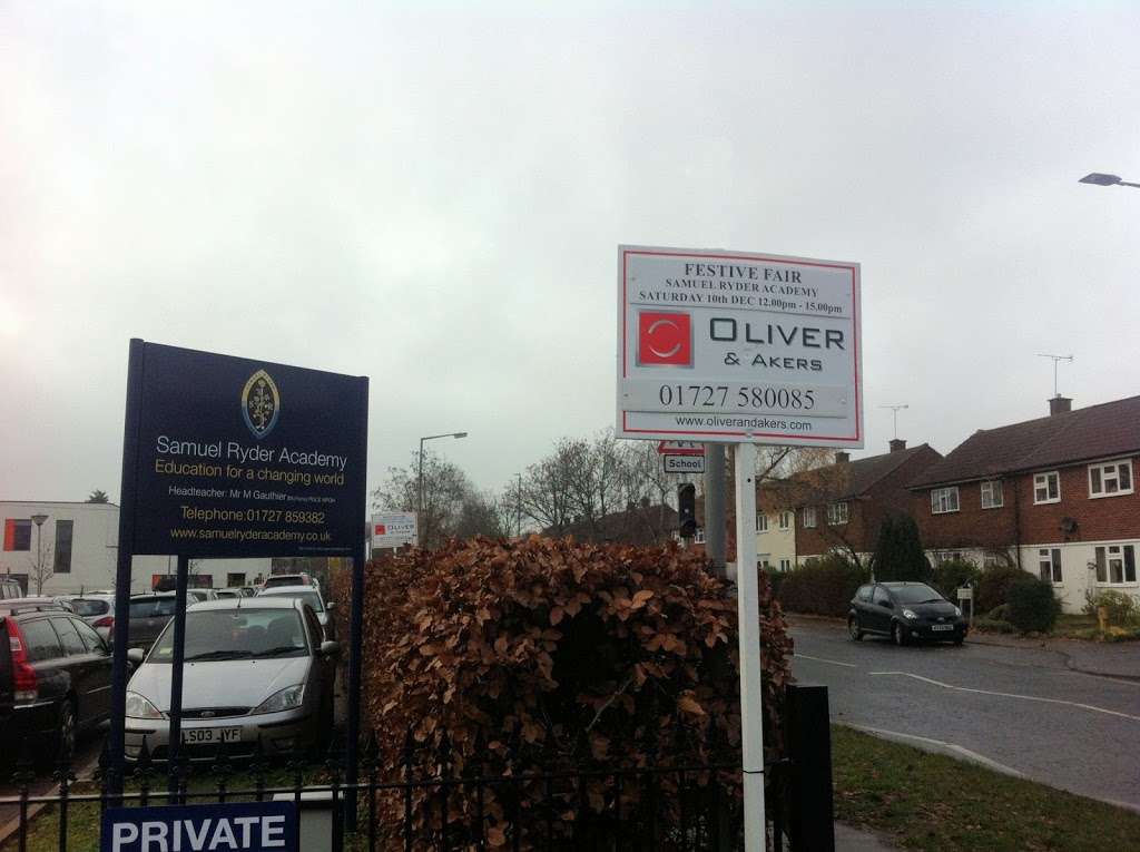 Oliver & Akers Estate Agents | 104 High St, London Colney, St Albans AL2 1QL, UK | Phone: 01727 580085