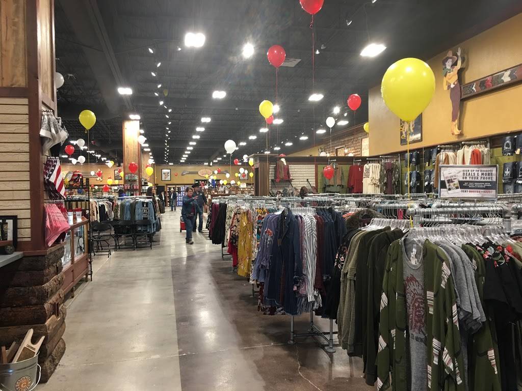 Cavenders Western Outfitter | 889 S 72nd St, Omaha, NE 68114, USA | Phone: (402) 393-2415