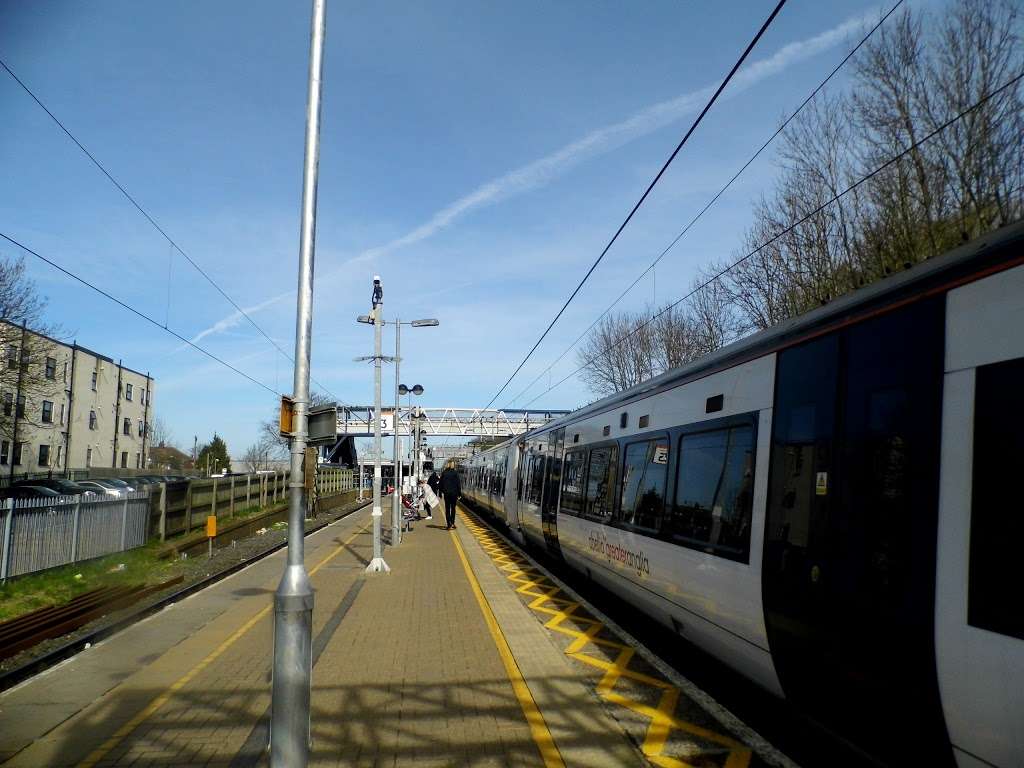 Cheshunt Railway Station (Stop D) | Cheshunt, Waltham Cross EN8 9AQ, UK