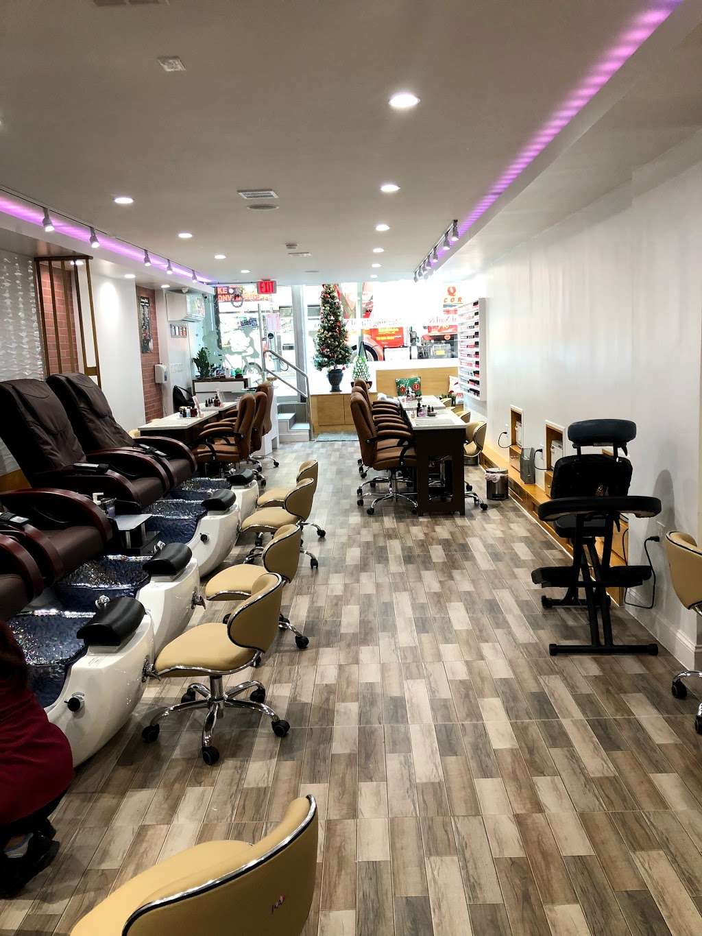 Morning Ritual nails & spa | 241 E 14th St, New York, NY 10003, USA | Phone: (212) 460-9662