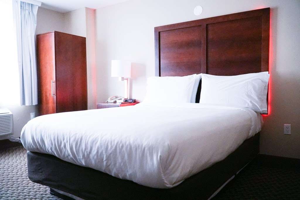 Hotel Mint JFK Airport | 1074 Beach 22nd St, Far Rockaway, NY 11691 | Phone: (718) 327-4000