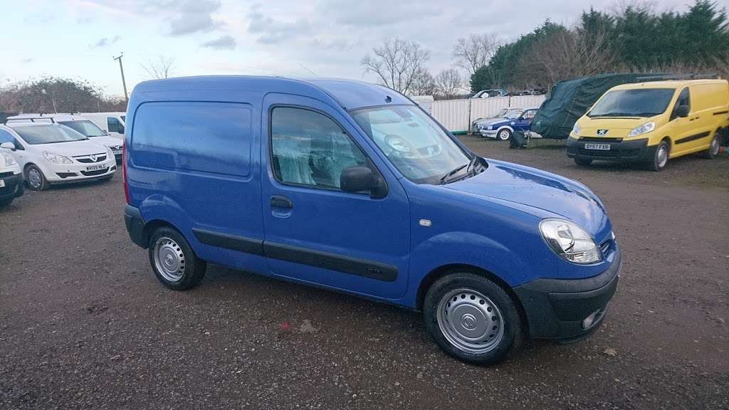 R D C Gatwick Vans | Edolph Farm, Norwood Hill Road, Horley RH6 0EB, UK | Phone: 07949 720148