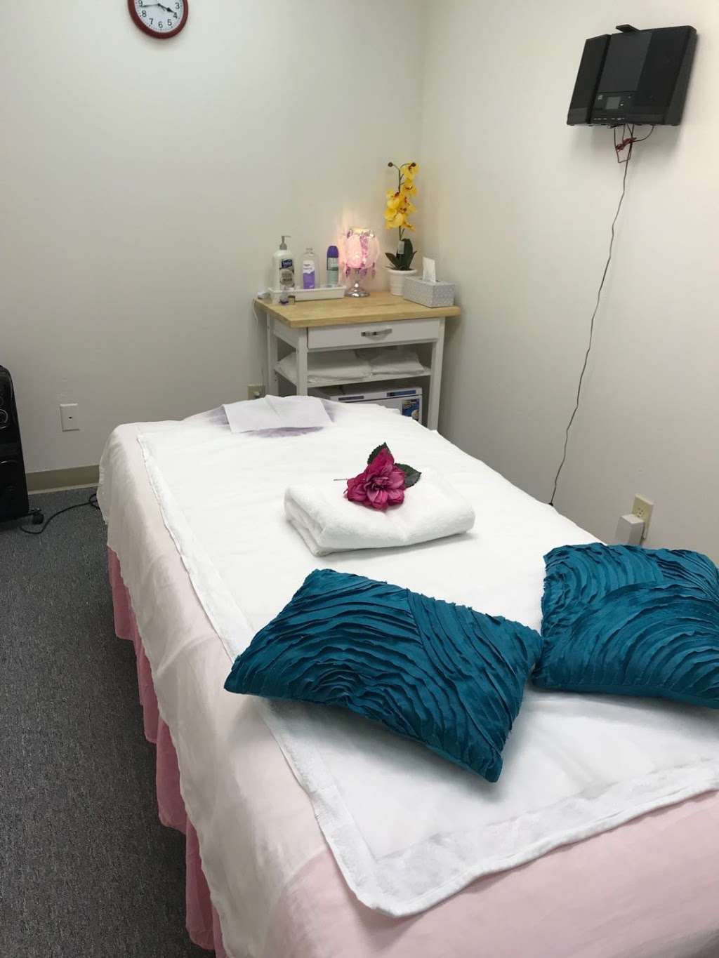 Best Massage | 3616 W 16th St, Indianapolis, IN 46222 | Phone: (626) 438-7270