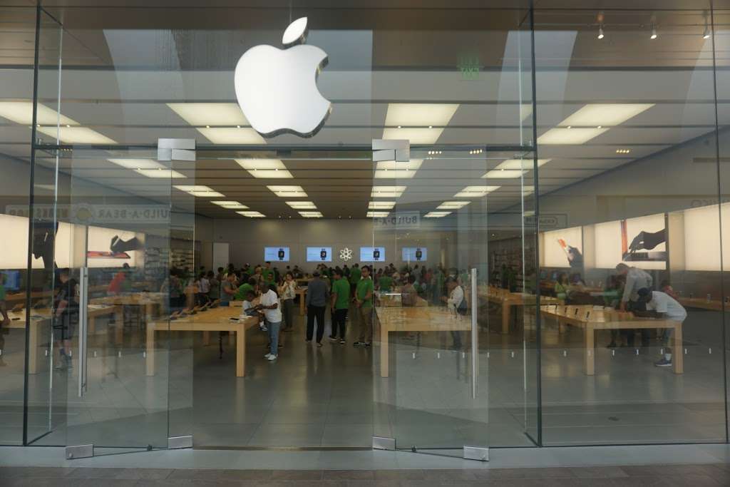 Apple Los Cerritos | 242 Los Cerritos Center, Cerritos, CA 90703, USA | Phone: (562) 356-1555