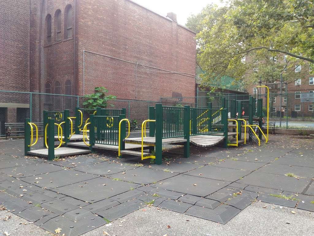 St. Nicholas Playground North | New York, NY 10027, USA