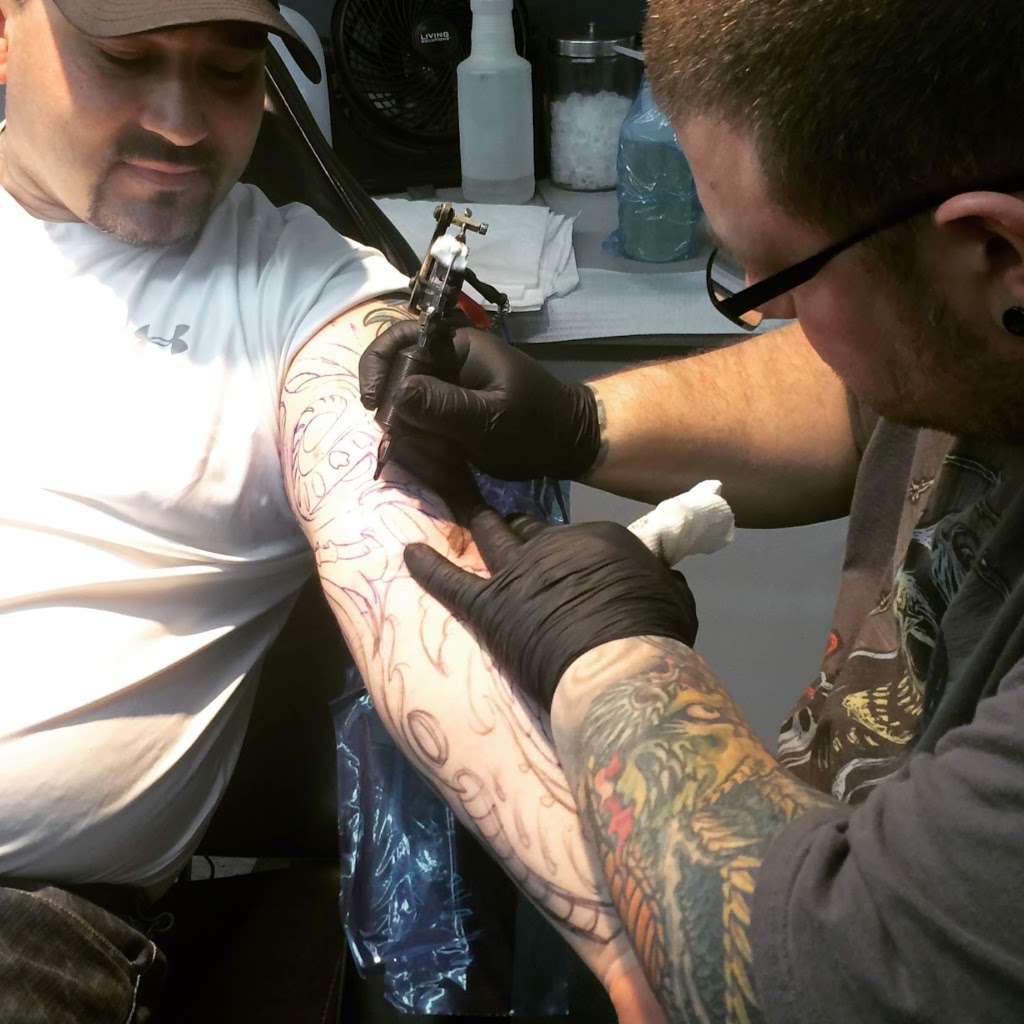 Ink-N-Um Tattoo and Body Piercing | 621 Burnham Ave, Calumet City, IL 60409, USA | Phone: (708) 730-1606