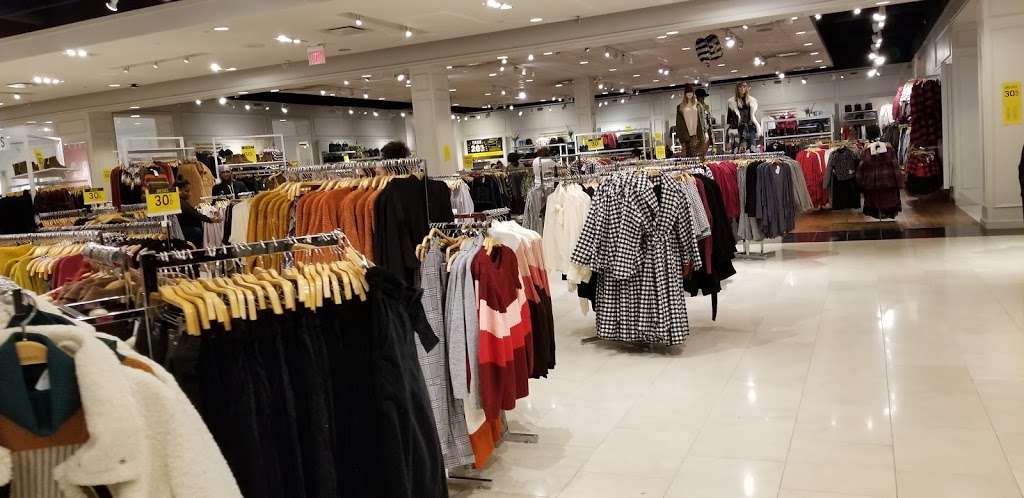 Forever 21 | 651 Kapkowski Rd, Elizabeth, NJ 07201, USA | Phone: (908) 787-1294