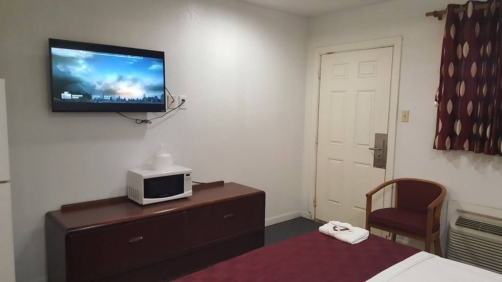 Executive Inn | 6033 Leopard St, Corpus Christi, TX 78409, USA | Phone: (361) 289-1116