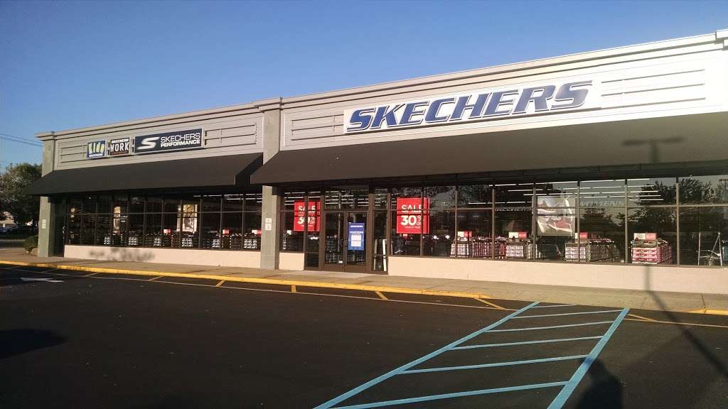 SKECHERS | 964 The Arches Cir, Deer Park, NY 11729, USA | Phone: (631) 667-1620