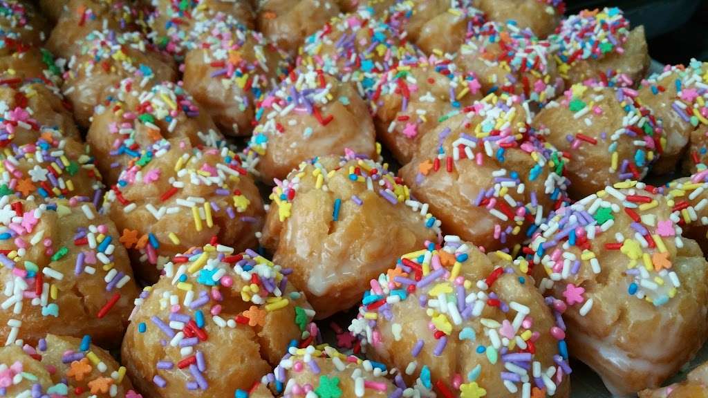 Rolling Pin Donuts | 2153 Las Posas Rd, Camarillo, CA 93010 | Phone: (805) 482-8711