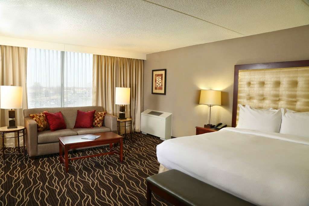 Hilton Kansas City Airport | 8801 NW 112th St, Kansas City, MO 64153 | Phone: (816) 891-8900