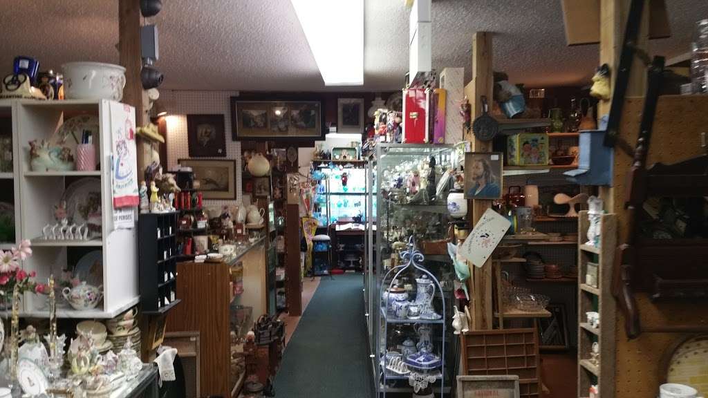 Grist Mill Antiques Center | 127 Hanover St, Pemberton, NJ 08068, USA | Phone: (609) 726-1588