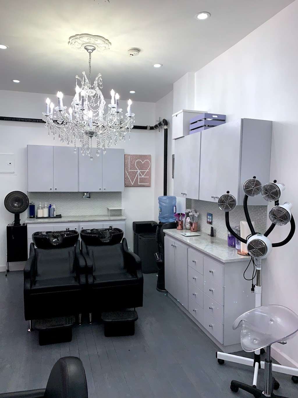 Extraglossy Salon | 19-23 Ditmars Blvd, Astoria, NY 11105, USA | Phone: (917) 769-5648