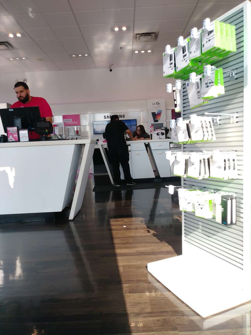 T-Mobile | 8720 Garfield Ave #105, South Gate, CA 90280, USA | Phone: (562) 806-4661