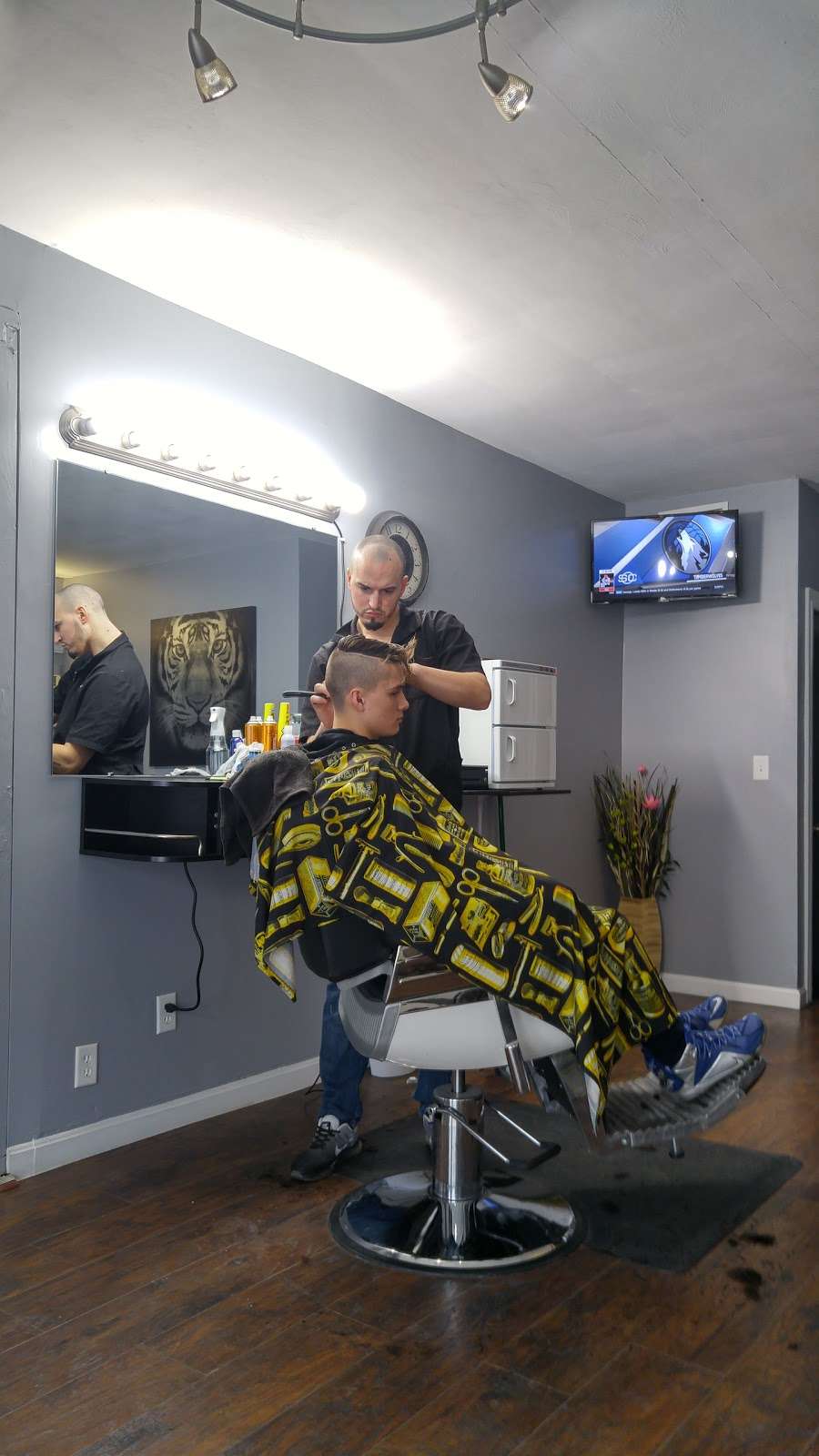 Maxs Barbershop | 35 Summer St, Maynard, MA 01754, USA | Phone: (978) 793-9738