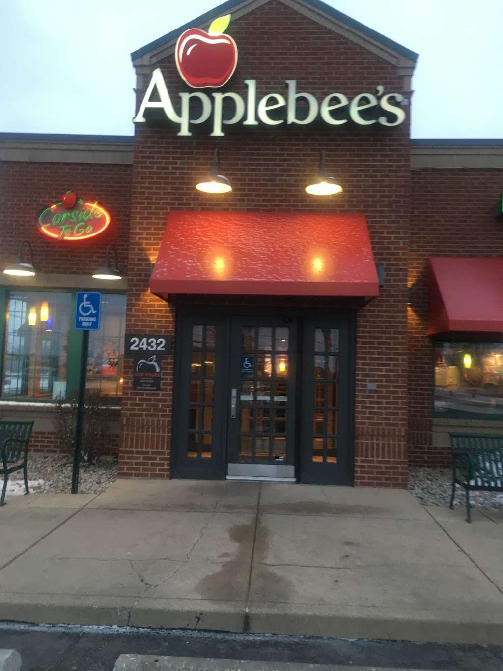 Applebees Grill + Bar | 2432 E Wabash St, Frankfort, IN 46041, USA | Phone: (765) 659-2909