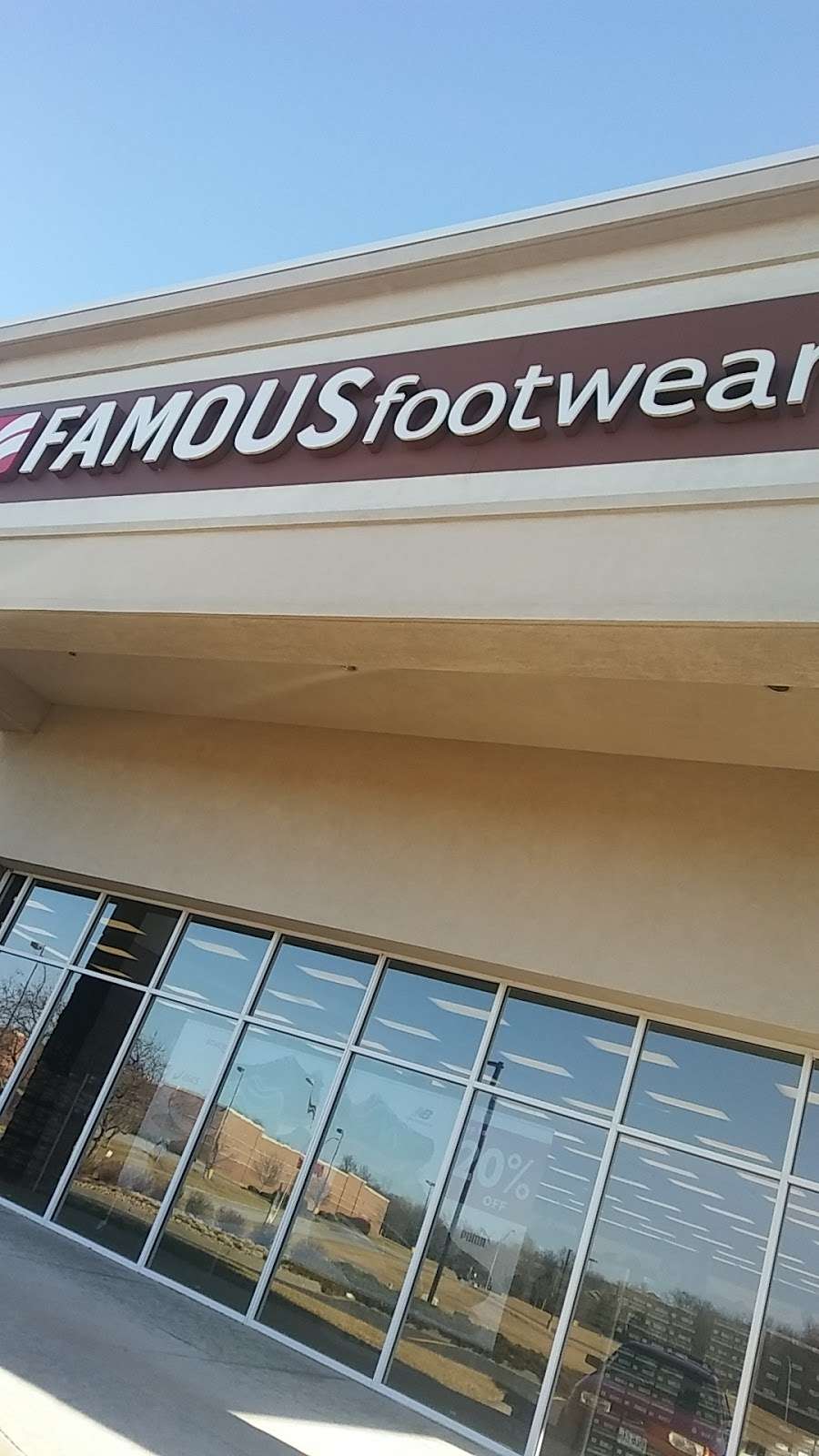 Famous Footwear | 8401 N Madison Ave, Kansas City, MO 64155, USA | Phone: (816) 731-1843