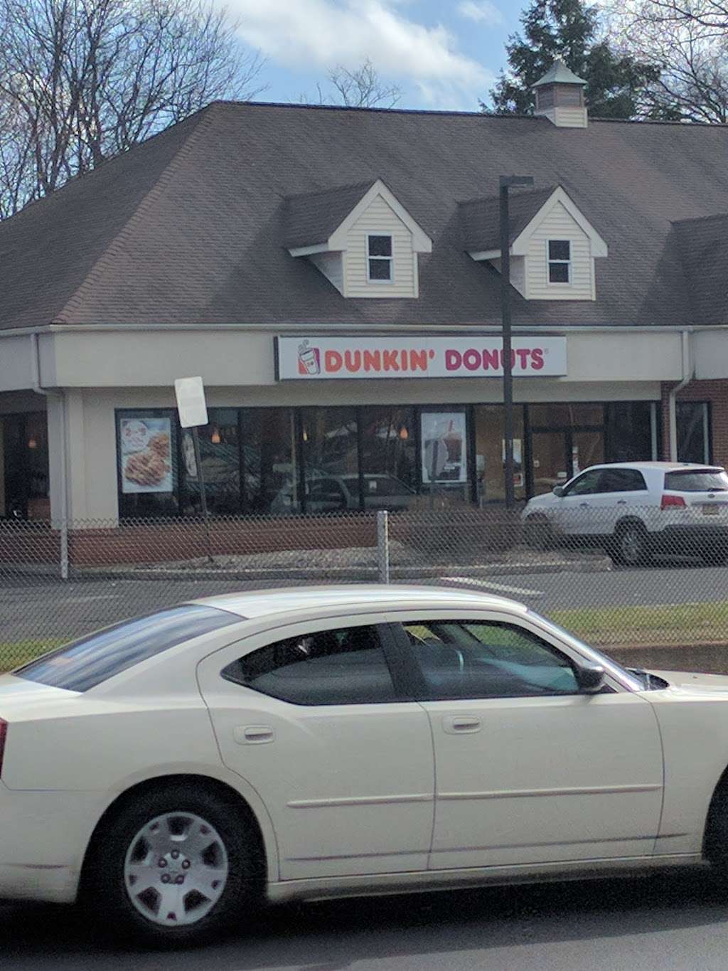 Dunkin Donuts | 2560 US-22, Scotch Plains, NJ 07076, USA | Phone: (908) 233-6400