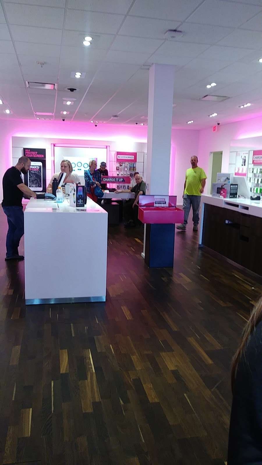 T-Mobile | 5840 W Bell Rd, Glendale, AZ 85308, USA | Phone: (602) 843-3059